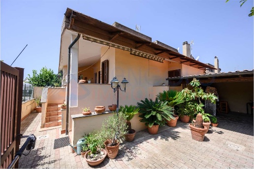 casa indipendente in vendita a Ladispoli