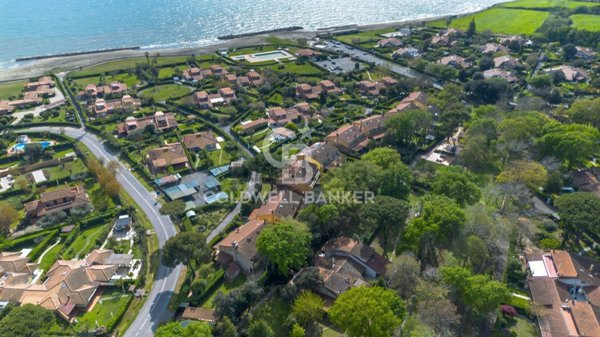 casa indipendente in vendita a Ladispoli in zona Marina di San Nicola