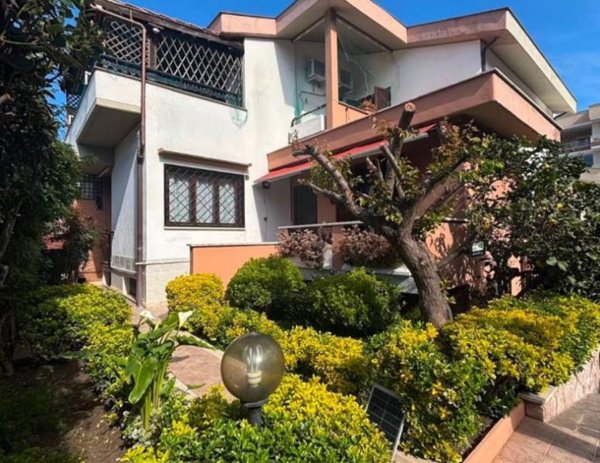 casa indipendente in vendita a Ladispoli