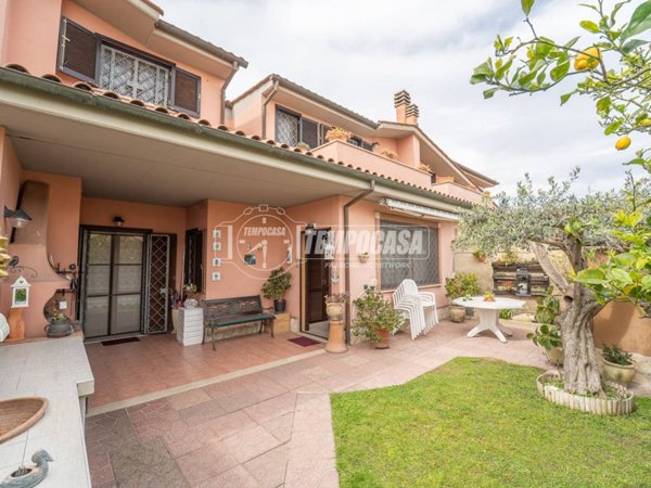 casa indipendente in vendita a Ladispoli