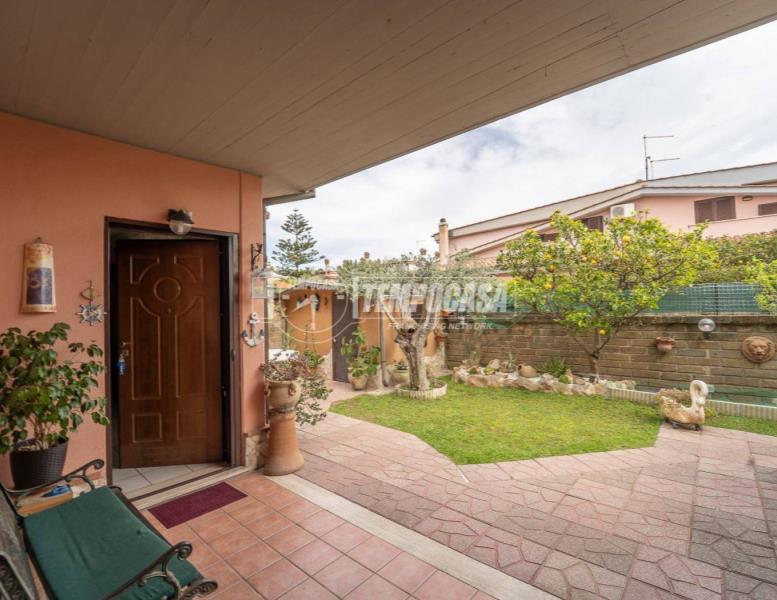 casa indipendente in vendita a Ladispoli