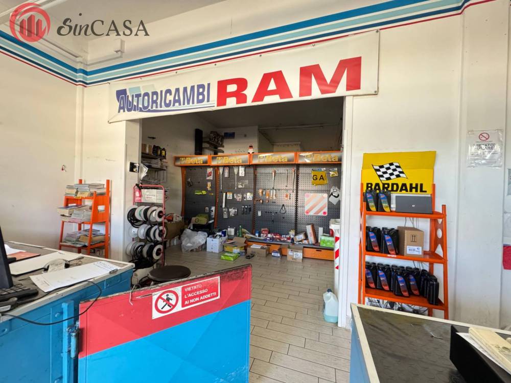locale commerciale in vendita a Ladispoli