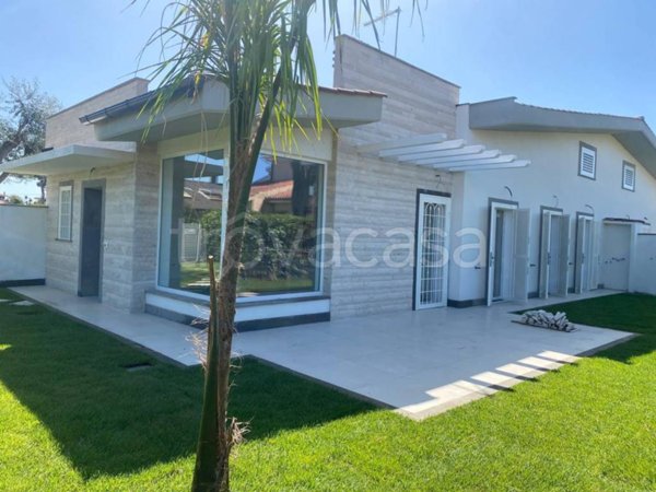 casa indipendente in vendita a Ladispoli in zona Marina di San Nicola