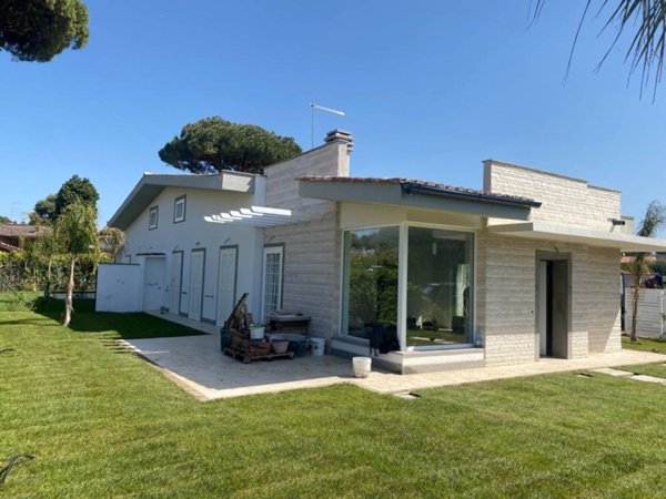 casa indipendente in vendita a Ladispoli in zona Marina di San Nicola