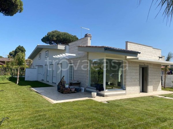 casa indipendente in vendita a Ladispoli in zona Marina di San Nicola