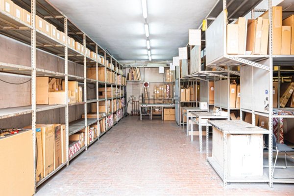 locale di sgombero in vendita a Ladispoli