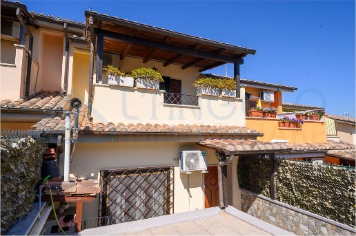 casa indipendente in vendita a Ladispoli