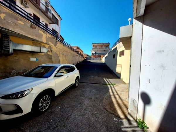 locale commerciale in vendita a Ladispoli