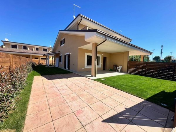 casa indipendente in vendita a Ladispoli in zona Marina di San Nicola