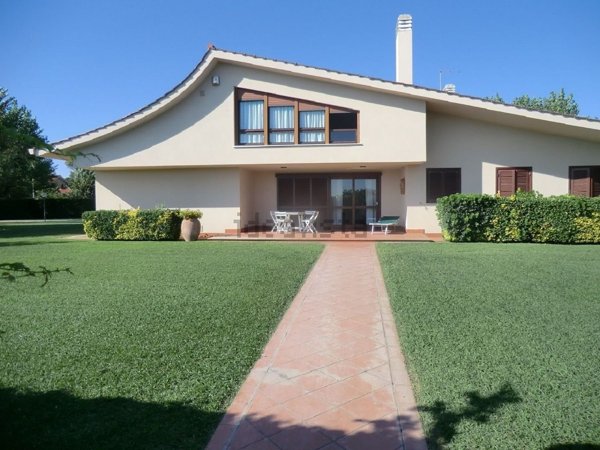 casa indipendente in vendita a Ladispoli