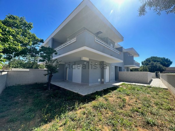 casa indipendente in vendita a Ladispoli