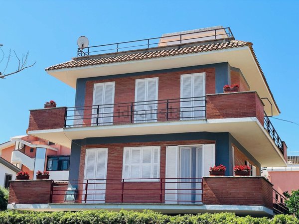 casa indipendente in vendita a Ladispoli