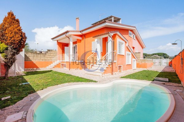 casa indipendente in vendita a Ladispoli