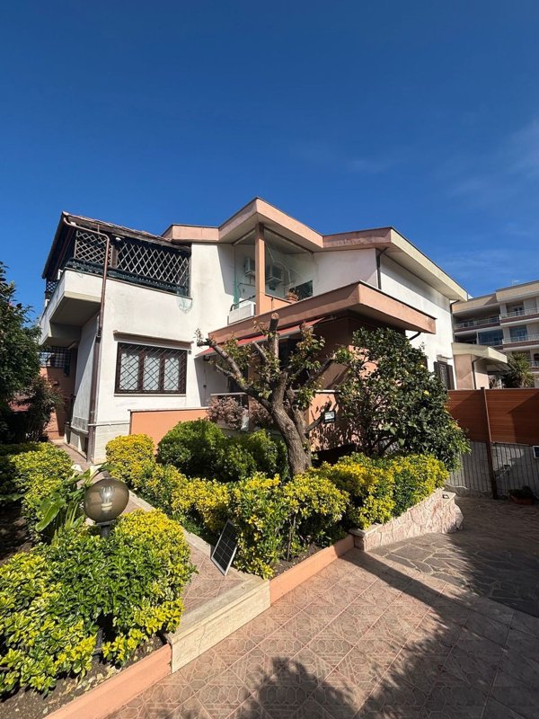 casa indipendente in vendita a Ladispoli