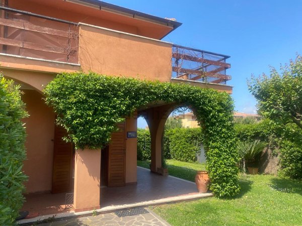 appartamento in vendita a Ladispoli in zona Marina di San Nicola