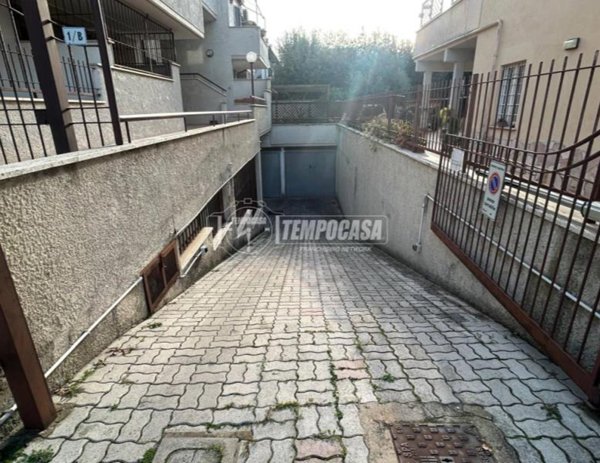 locale commerciale in vendita a Ladispoli