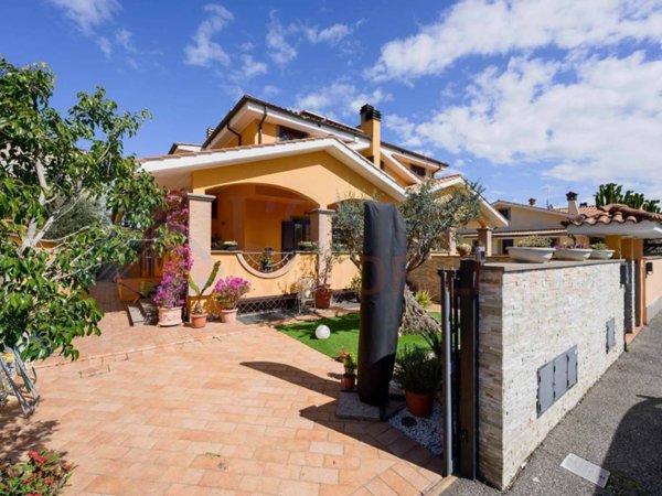 casa indipendente in vendita a Ladispoli