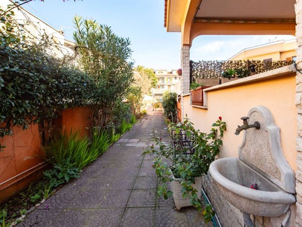 casa indipendente in vendita a Ladispoli