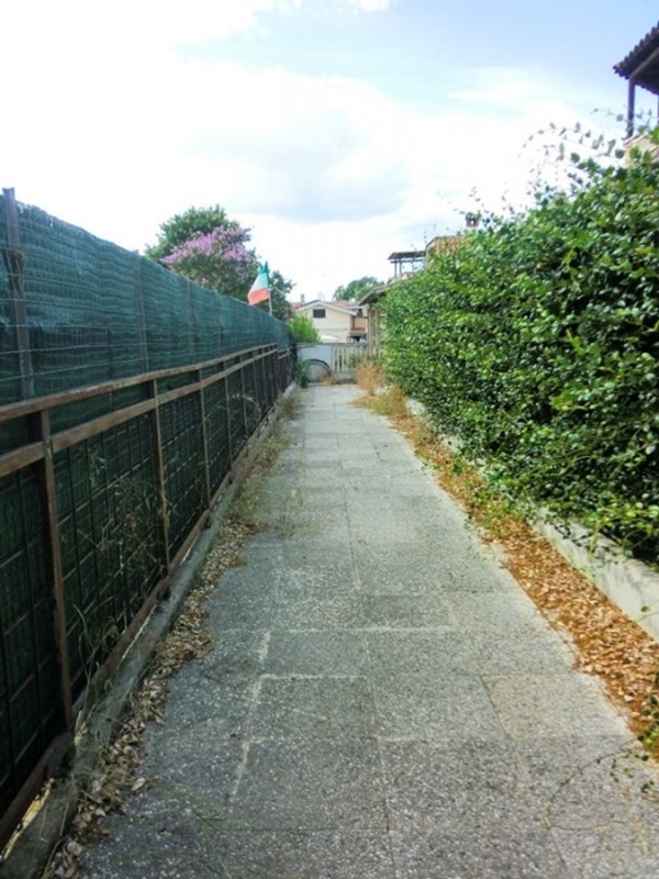 casa indipendente in vendita a Ladispoli
