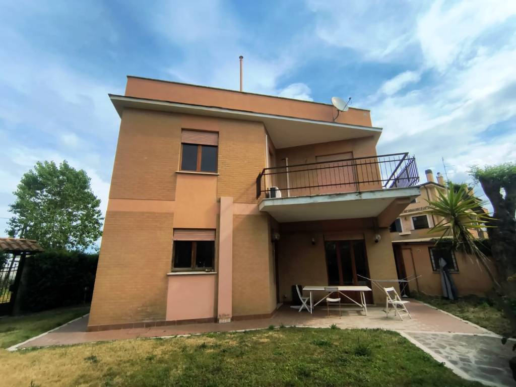 casa indipendente in vendita a Ladispoli