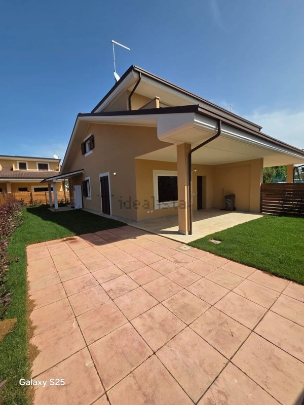 casa indipendente in vendita a Ladispoli in zona Marina di San Nicola