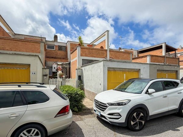 casa indipendente in vendita a Ladispoli