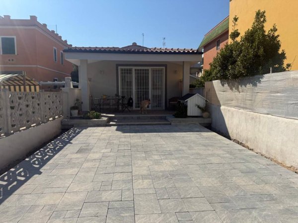 casa indipendente in vendita a Ladispoli