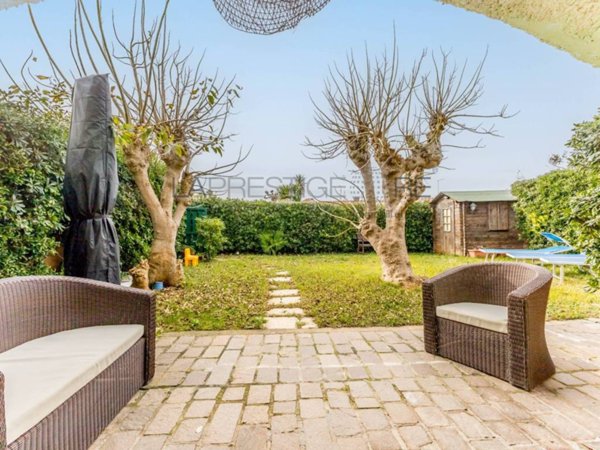 casa indipendente in vendita a Ladispoli in zona Marina di San Nicola