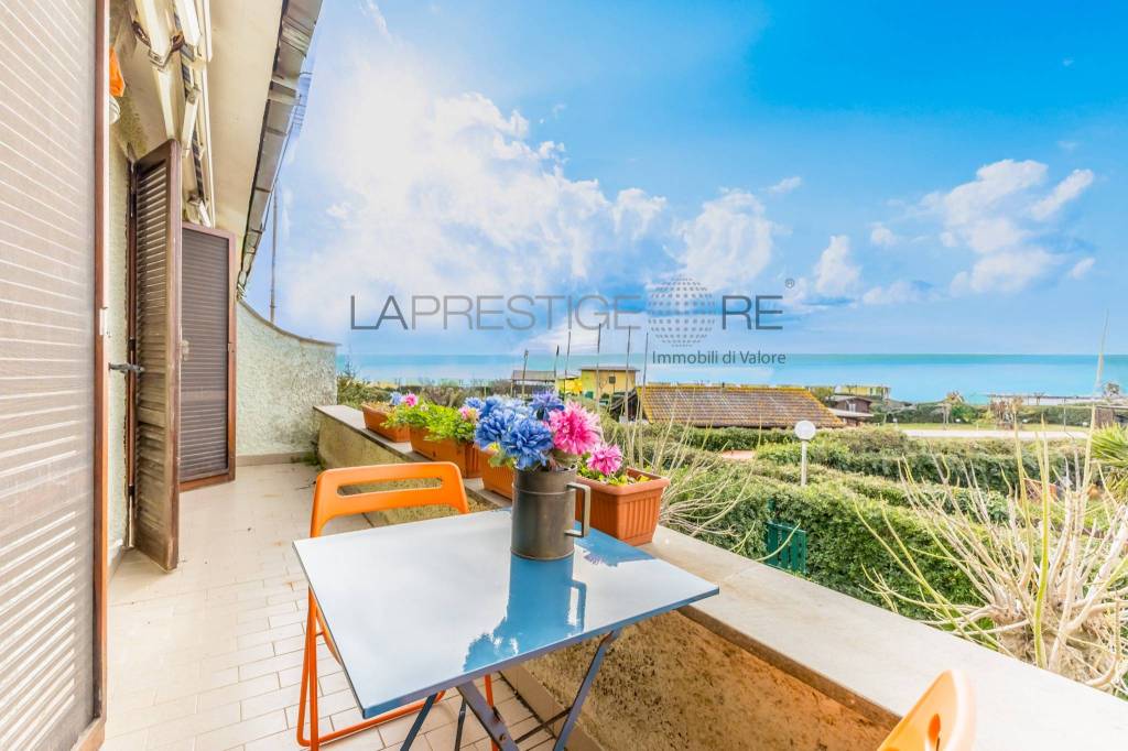 casa indipendente in vendita a Ladispoli in zona Marina di San Nicola