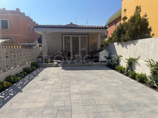 casa indipendente in vendita a Ladispoli
