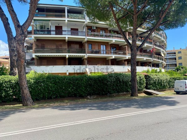 appartamento in vendita a Ladispoli in zona Marina di San Nicola