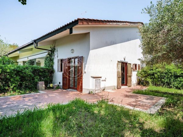 casa indipendente in vendita a Ladispoli in zona Marina di San Nicola