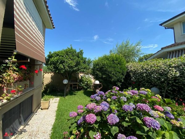 casa indipendente in vendita a Ladispoli