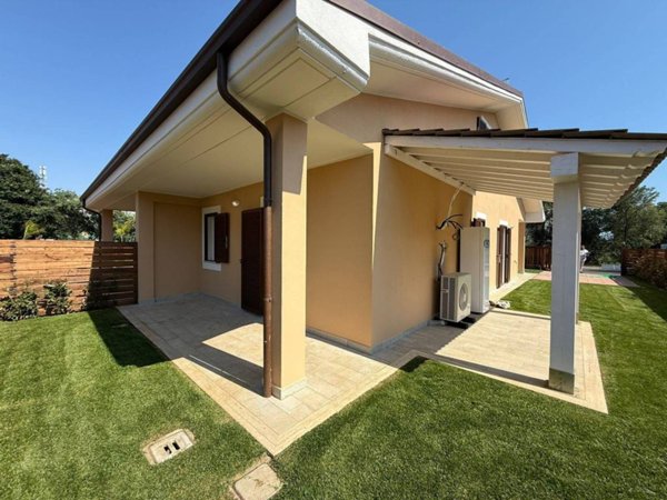 casa indipendente in vendita a Ladispoli in zona Marina di San Nicola
