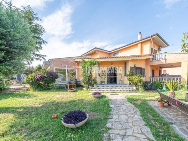 casa indipendente in vendita a Ladispoli