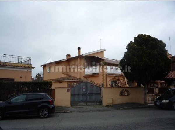 casa indipendente in vendita a Ladispoli