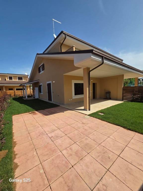 appartamento in vendita a Ladispoli in zona Marina di San Nicola