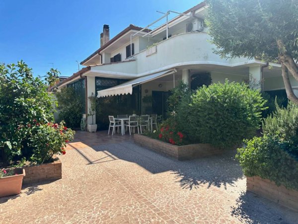 casa indipendente in vendita a Ladispoli