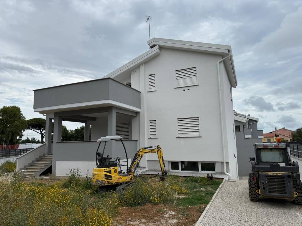 casa indipendente in vendita a Ladispoli
