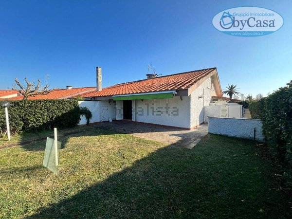 casa indipendente in vendita a Ladispoli in zona Marina di San Nicola