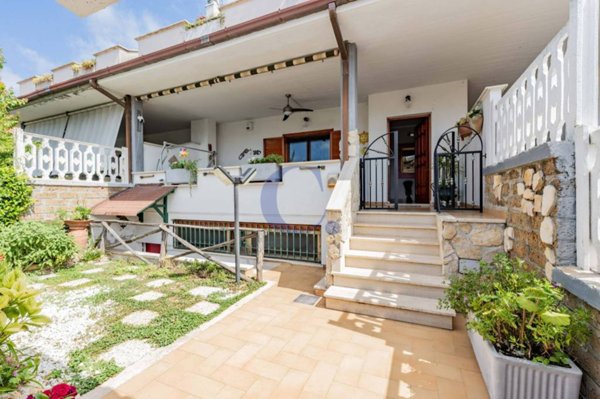 casa indipendente in vendita a Ladispoli