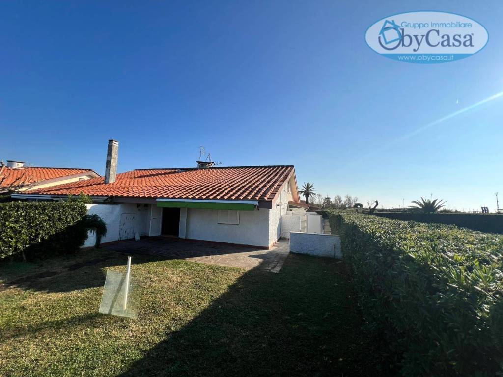 casa indipendente in vendita a Ladispoli in zona Marina di San Nicola