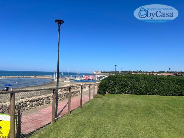 casa indipendente in vendita a Ladispoli in zona Marina di San Nicola