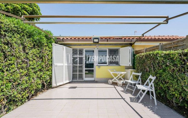 casa indipendente in vendita a Ladispoli in zona Marina di San Nicola