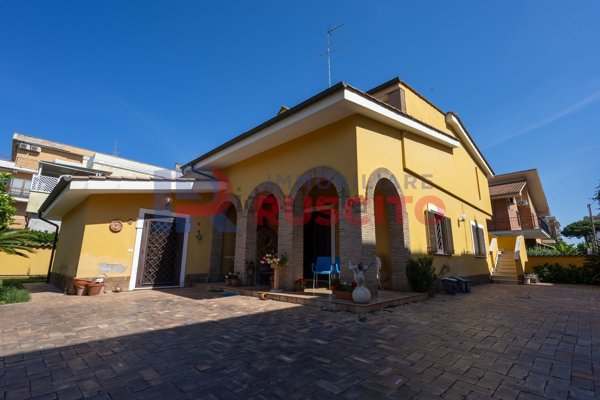 casa indipendente in vendita a Ladispoli