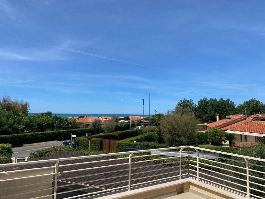 casa indipendente in vendita a Ladispoli
