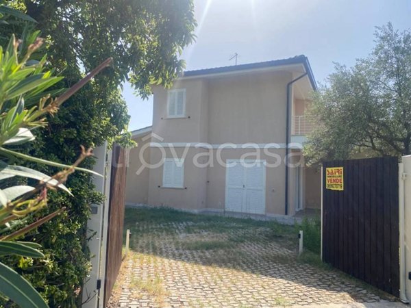 casa indipendente in vendita a Ladispoli