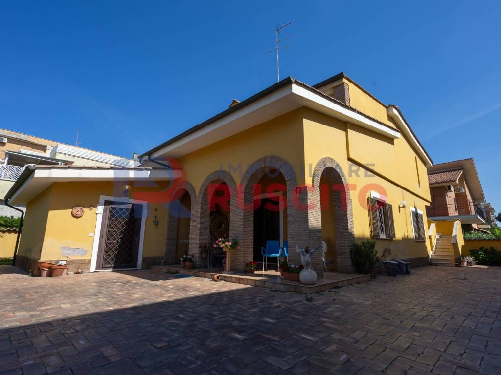 casa indipendente in vendita a Ladispoli
