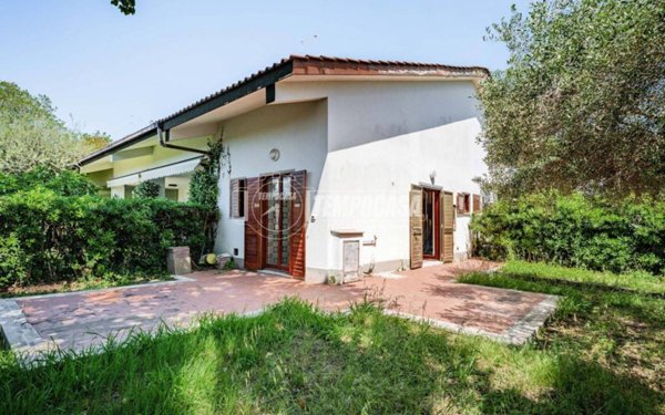 casa indipendente in vendita a Ladispoli in zona Marina di San Nicola