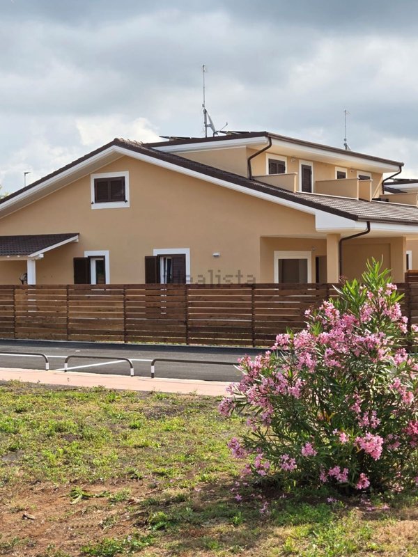 casa indipendente in vendita a Ladispoli in zona Marina di San Nicola